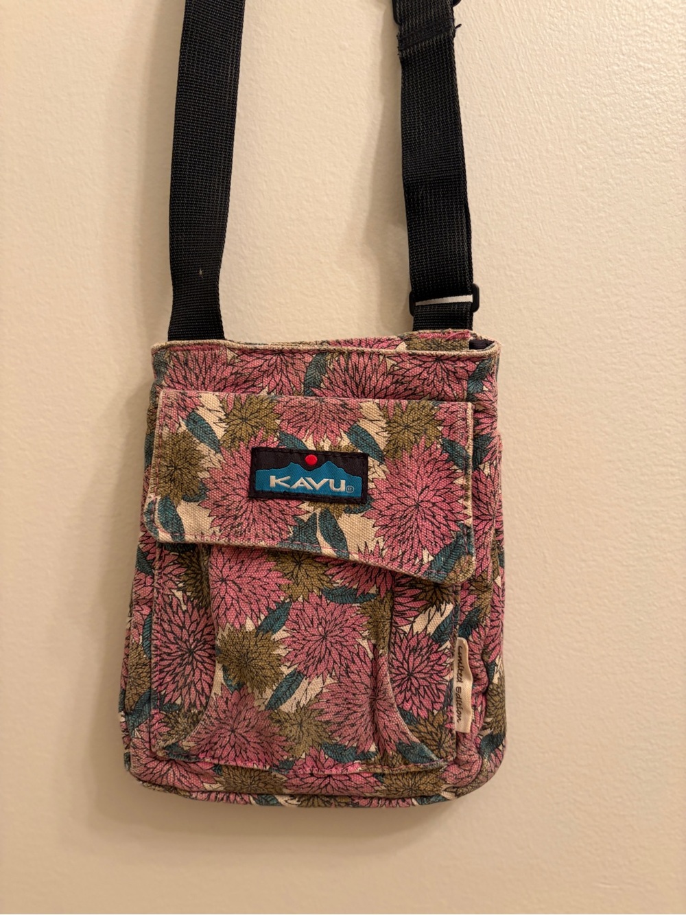 KAVU | Floral Crossbody Bag in Pink